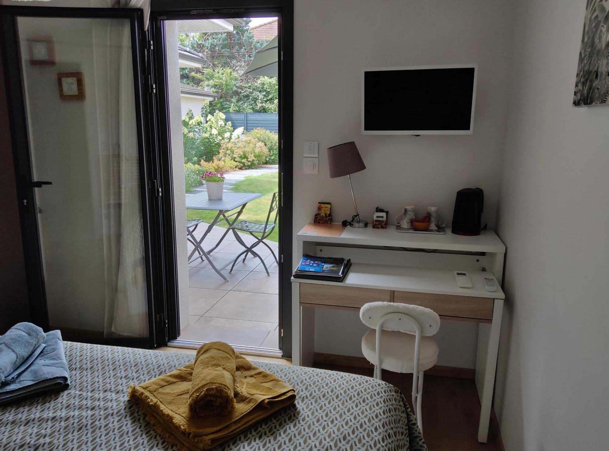 Du Cote De Chez Paule, Chambre Avec Entree Independante Et Salle D'Eau Privative Semeac Exterior photo